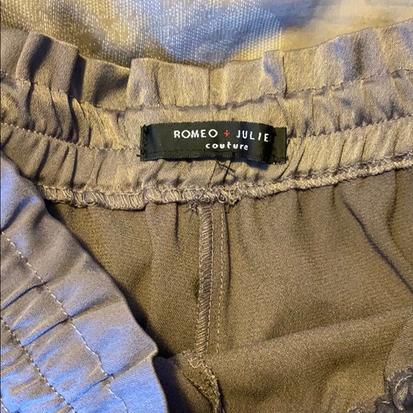 Satin short shorts with bows in each side - Picture 3 of 4